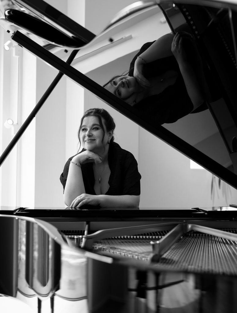 Marina Serpagli al pianoforte